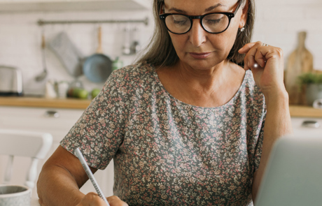 Adobestock 464117365 Ögonsjukvård Googlande Pat Beskuren (1)